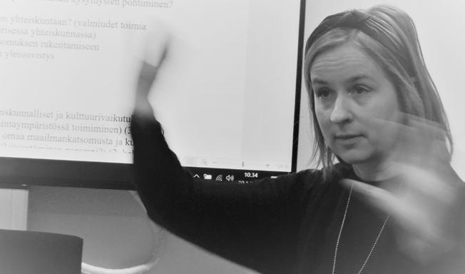 Uusi opetusneuvos FT Kati Mikkola, kuva Risto Aikonen PERUSOPETUKSEN OPETUSSUUNNITELMAN PERUSTEET (2014) JA ORTODOKSISEN USKONNON OPETUS Oppimäärien vuosiluokittainen painottaminen Syksyllä 2016