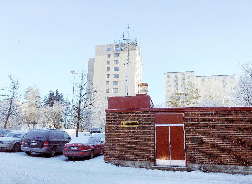 7 Kuilurakennus tontin eteläreunalla. Yleisnäkymä tontille.