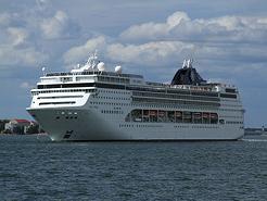 MSC Opera vierailemassa Helsingissä viime heinäkuussa. Esimerkiksi MSC Cruisesin uutukainen MSC Splendida on jo tehnyt koeajot, ja on noin kuukauden päästä valmiina lähtemään St.