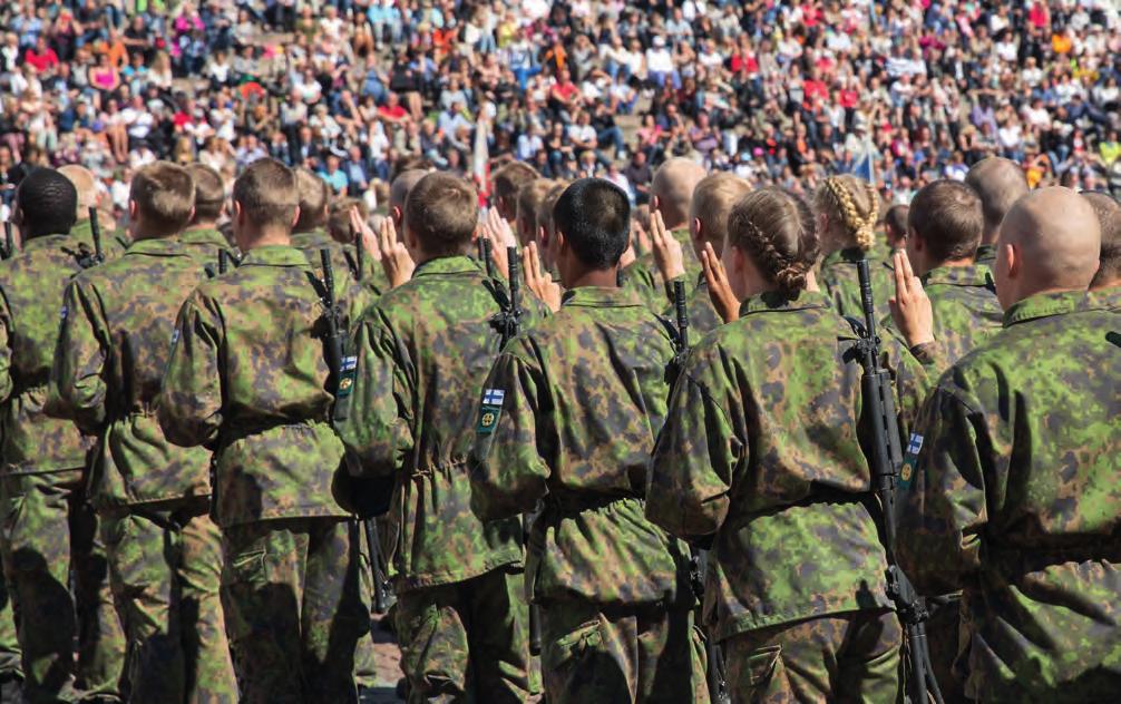 Puolustusvoimien tehtävät Puolustusvoimien on oltava valtiovallan käytettävissä maamme itsenäisyyden turvaamiseksi asein siinä tapauksessa, että kaikki muut keinot on käytetty.