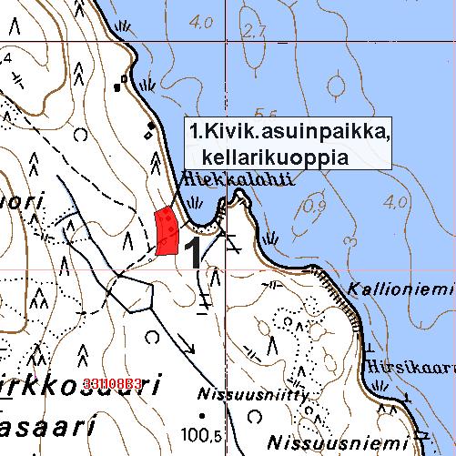 Löydöt: KM?, kvartsi-iskoksia, palanutta luuta, Kumpulainen M 2005. 6 Paikka sijaitsee Kirkkosaaren itärannalla, Hiekkalahden pohjukan länsipuolella, muinaisen rantatörmän päällä.