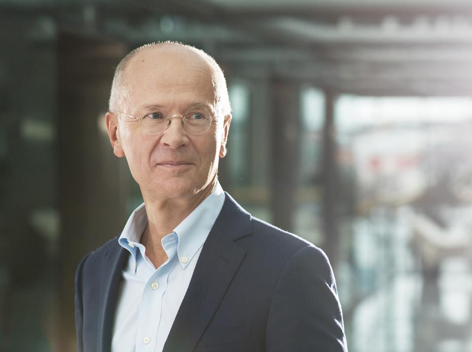toimitusjohtaja 1999 2005; Nokia Mobile Phones, toimitusjohtaja 1992 1998 ja konsernin johtokunnan jäsen 1992 2005 Keskeiset hallitusjäsenyydet: Huhtamäki Oyj (pj.