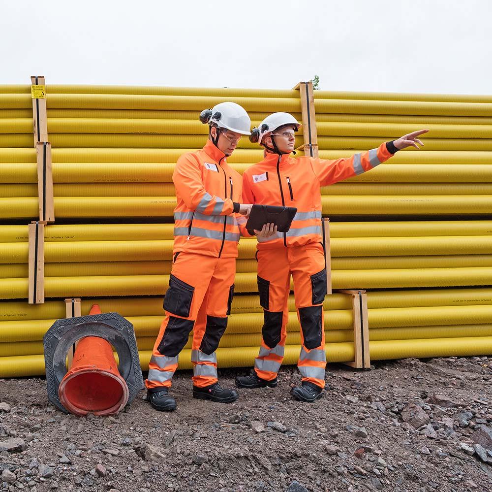 KESTÄVÄ RAKENTAMINEN Kestävä = vastuullista Huomioi rakennuksen ekologiset, taloudelliset, tekniset ja sosiaaliset näkökohdat Tuottaa pitkäikäisiä, materiaali- ja energiatehokkaita rakennuksia ja