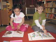 13 Besök på bibliotek Vi tycker att det är roligt att gå till biblioteket.