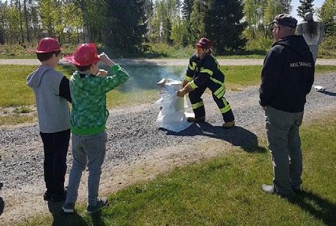 osallistujia. Kesäkauden avajaiset 2018.