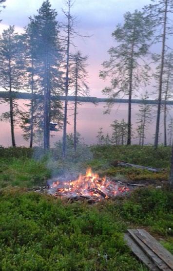 Vielä jotain jäi tulevallekin kesälle, mutta näinhän se menee että jotain pieniä ympäristön kaunistamista huoltohommia löytyy aina hyvä niin porukalle riittää puuhastelua.