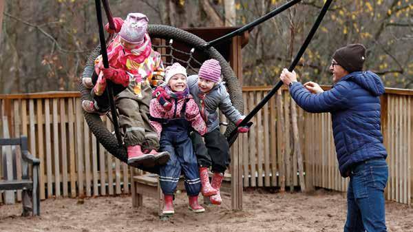Fyysisen aktiivisuuden suositukset: iloa, leikkiä ja yhdessä tekemistä Varhaisvuosien fyysisen aktiivisuuden suositukset 3 perustuvat lapsen oikeuksille sekä uusimpaan tutkimustietoon siitä,
