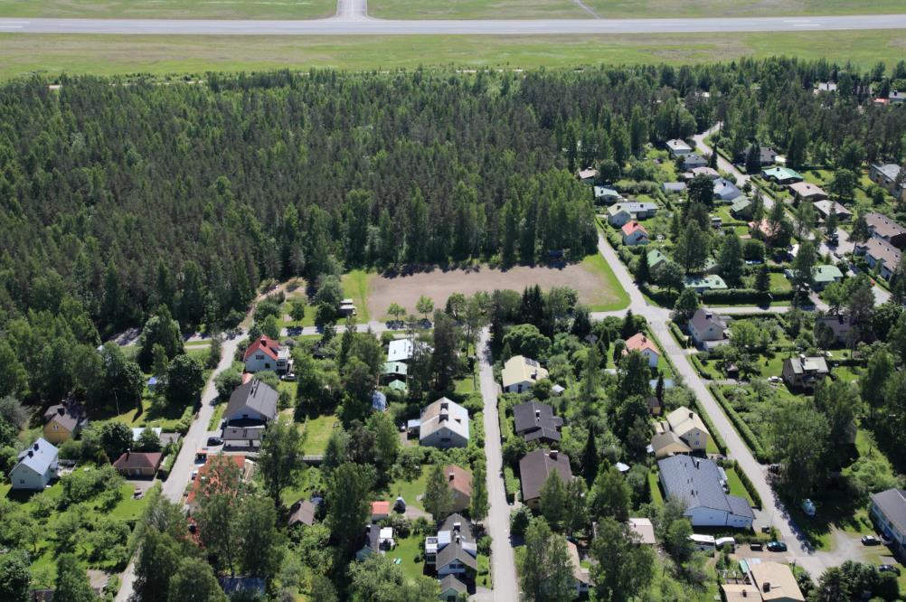 Jätevesiviemäröinti on järjestetty viettoviemärein jätevedenpumppaamolle, joka sijoittuu alueen pohjoispuolelle Saimaan rannalle, Sammonlahden rantaraitin varrelle.