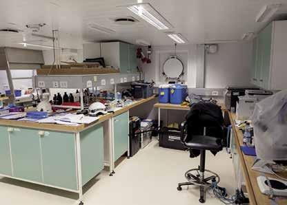 Laboratorio laineilla Merentutkimusalus Aranda on päässyt peruskorjauksen jälkeen taas tositoimiin. Suomenlahden laineilla seilaa nyt hulppean omakotitalon verran laboratorioja näytteenottotilaa.