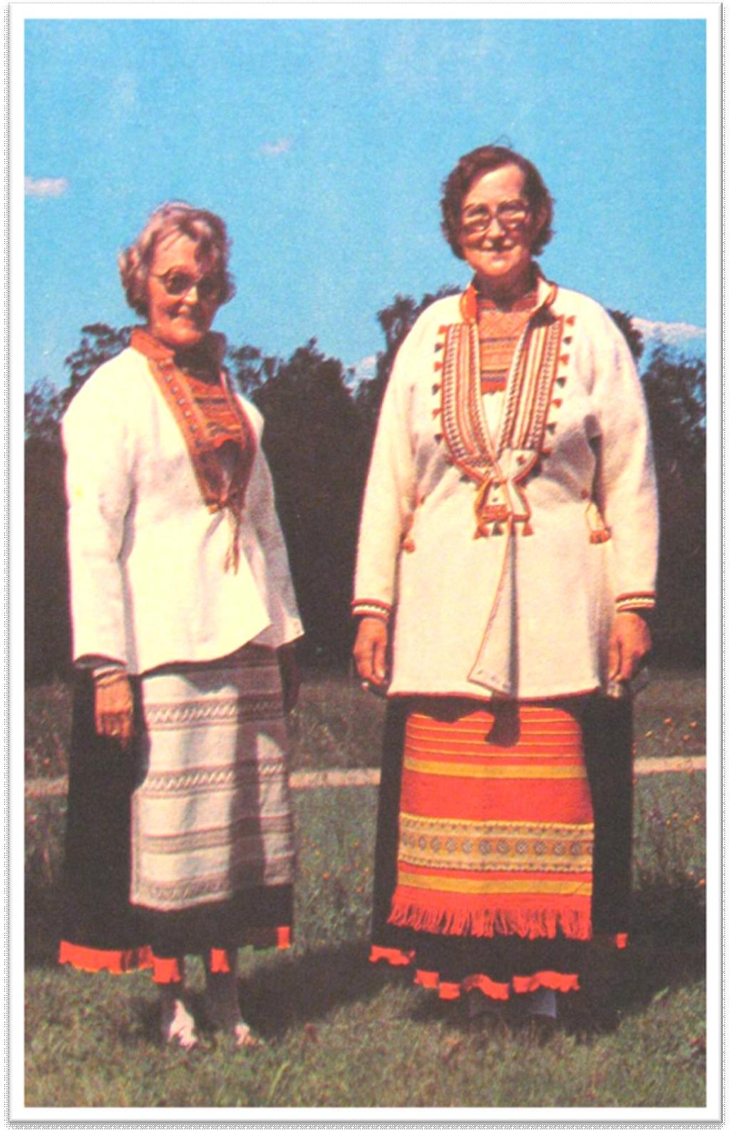 Kansallispuku -- Vuonna 1977 Pitäjäseuran vuosikokouksessa Perheniemessä nimettiin toimikunta Helena Moilanen Iitistä, Aino Suikki Jämsästä ja Mirjam Mäkinen Juupajoelta toteuttamaan naisten