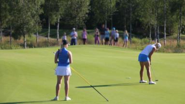 TOIMINTAKERTOMUS JUNIORITOIMIKUNTA Oulun Golfkerho on järjestänyt ja järjestää jatkossakin junioreiden alueellisia sekä valtakunnallisia kilpailuja Sankivaarassa KOULU- JA NAPPULAGOLF KOVASSA