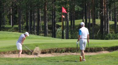 NAISTOIMIKUNTA Naistoimikunnan tehtävänä on aktivoida naispelaajia ja edistää naisten golfharrastusta. GOLF ON PARASTA VAPAA-AIKAA Näin ainakin me golfiin tykästyneet ajattelemme.