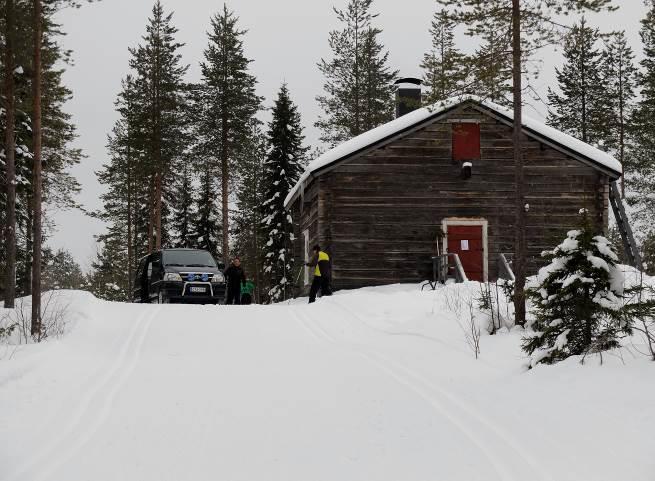 Lähes joka puolella ympärillä on laajat rakentamattomaksi jäävät ulkoilu- ja retkeilymahdollisuudet. Kainuun monipuoliset muut matkailukohteet ovat varsin lähellä.