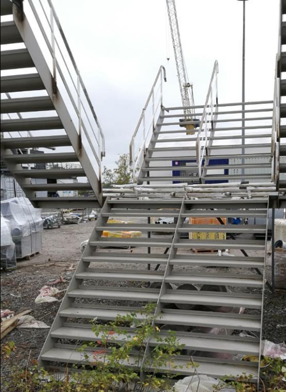 17 3 PORTAIKON MODUULIRAKENTAMINEN Portaikon moduulirakentamisella tarkoitetaan erikseen ulkopuolisella työpajalla tai telakan alueen tiloissa rakennettavaa portaikon osakokoonpanoa, joka kootaan