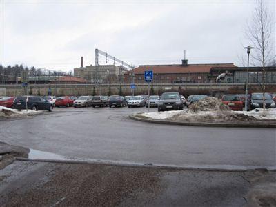 Varatie on pelastuslaitoksen avulla pelastautuminen, esim. parvekkeiden kautta pelastaminen nostolava-autoa apuna käyttäen. 3.