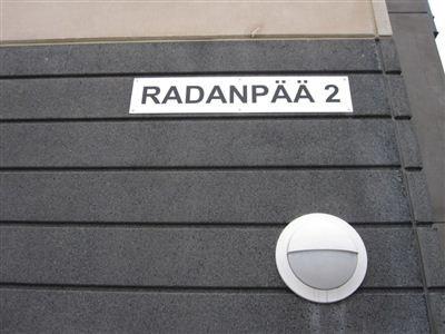 pimeän aikaan