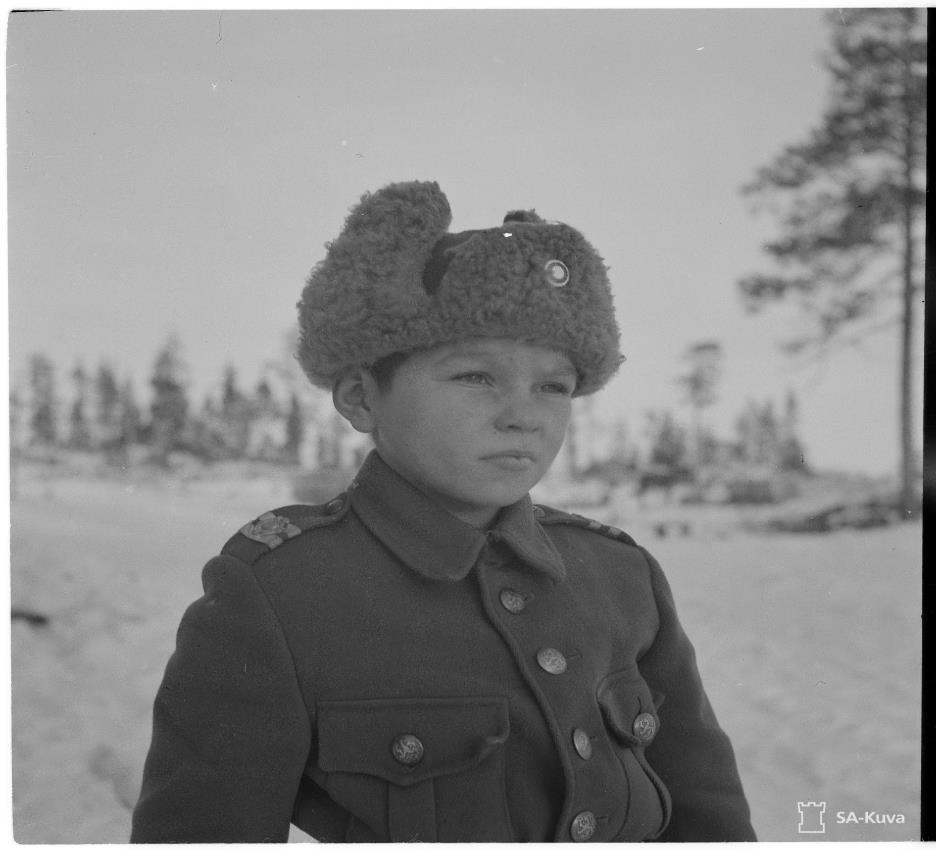 II-MAAILMANSOTA NESTORI LINDSTRÖM Lähti 11-vuotiaana setänsä perään rintamalle.