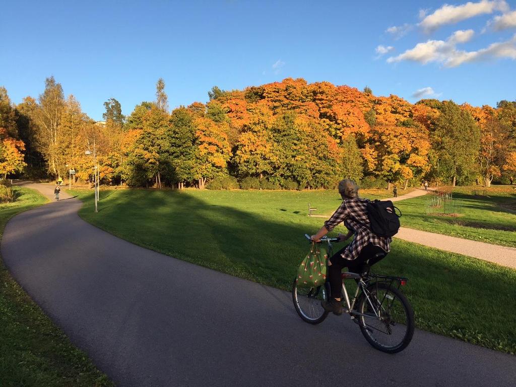 PYÖRÄILY OSANA HELSINGIN SEUDUN KESTÄVÄÄ KAUPUNKILIIKENNETTÄ UUDET AINEISTOT