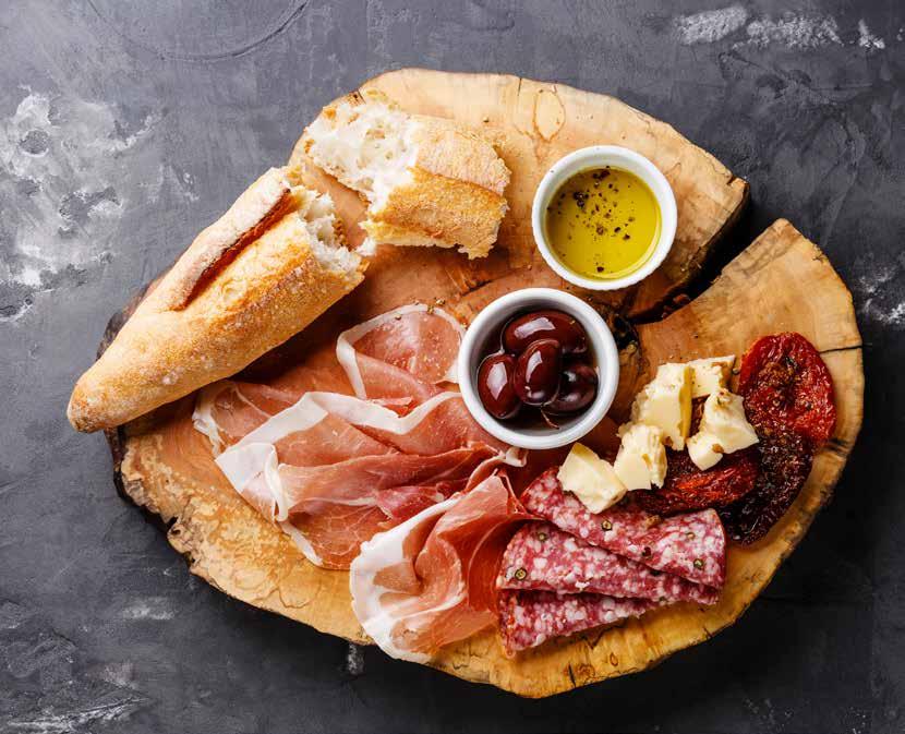 SALAMIT JA KINKUT Tuore 10774 Noel Iberico kinkku "Pata Negra", kokonainen luulla 7 kg 718 Noel Iberico kinkku "Pata Negra", kokonainen luuton 4,5 kg 717 Noel Serranokinkku, kokonainen, luulla 6 kg