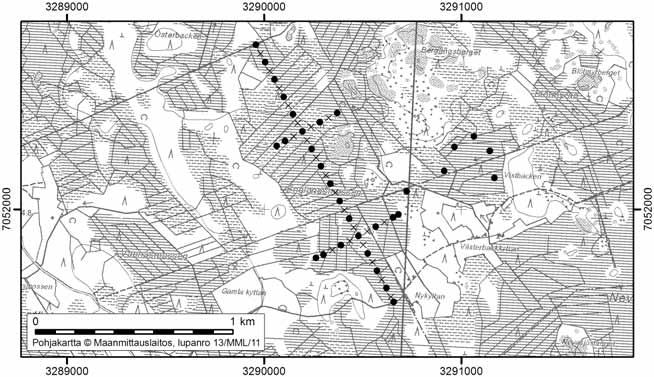 Tapio Toivonen ja Onerva Valo 103. Englandsmossen Englandsmossen (kl. 2321 04, x = 7051,8, y = 3290,4) sijaitsee noin 15 km Uudenkaarlepyyn keskustasta itään, osittain Pedersören puolella.