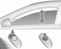40 Avaimet, ovet ja ikkunat Poista takaovien sähkötoimiset ikkunat käytöstä painamalla painiketta V, LED syttyy. Aktivoi painamalla uudelleen V.
