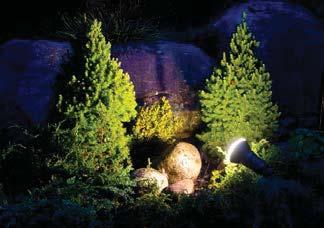PUUTRHKOHVLO Ulkokäyttöön soveltuva kohdevalaisin PR38 lampulle. Sopii esimerkiksi pensaiden ja puiden valaisemiseen. Valaisukulma säädettävissä > 180. Runko muovia.