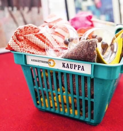 HYVÄ NAAPURI HYVIÄ TEKOJA LÄHELLÄ SINUA Pääkaupunkiseudun Kierrätyskeskus toimii osana paikallisyhteisöä ja verkostoituu niin koulujen, päiväkotien, yhdistysten kuin taloyhtiöidenkin kanssa kestävän