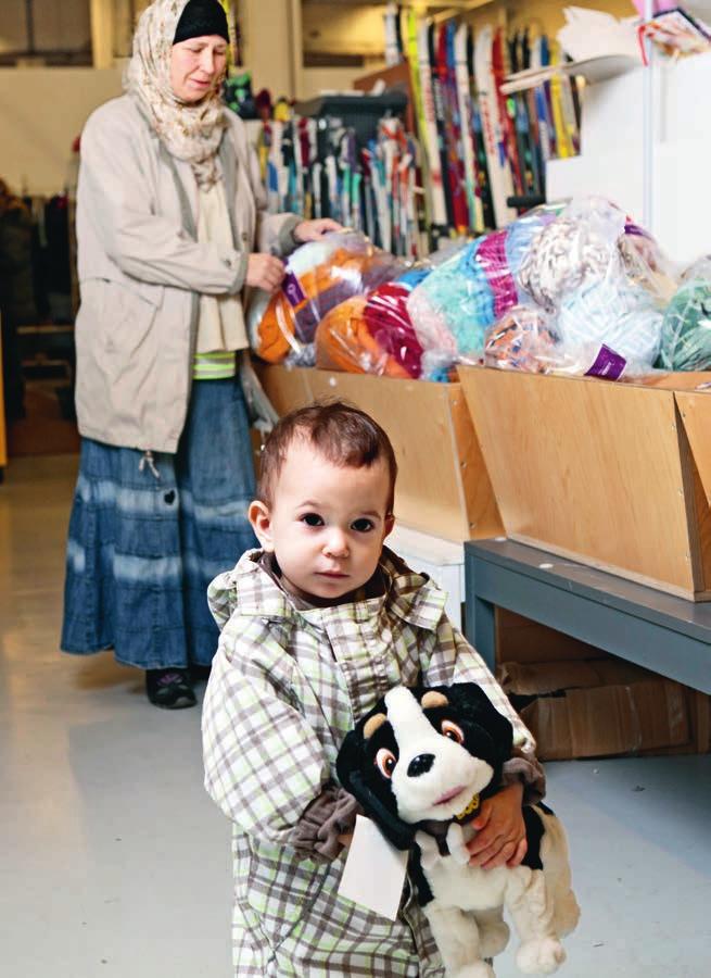 Kierrätyskeskuksen tuloista 50,5 prosenttia tuli myymälöiden ja koulutuslinjan liikevaihdosta, 4,2 prosenttia hanketuloina ja 45,3 prosenttia tukina.