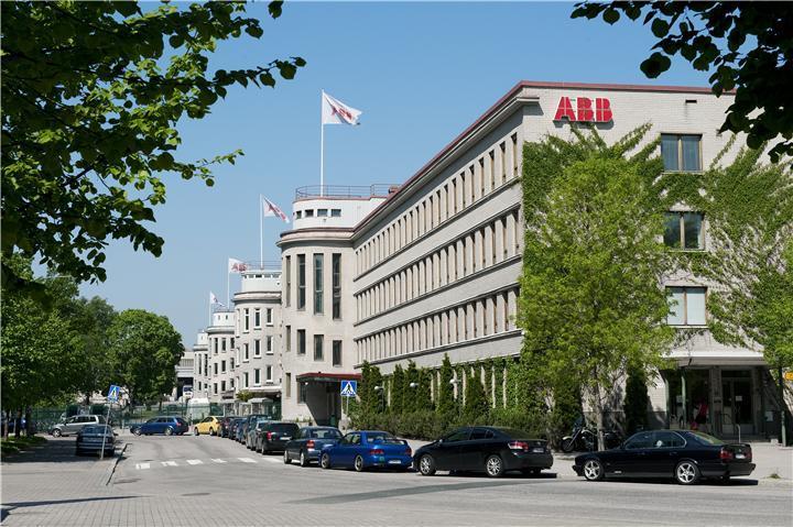 2 2 ABB OY ABB eli Asea Brown Boweri on ruotsalais-sveitsiläinen kansainvälinen teollisuuskonserni, joka toimii yli 100 maassa. Henkilöstöä on noin 132 000.