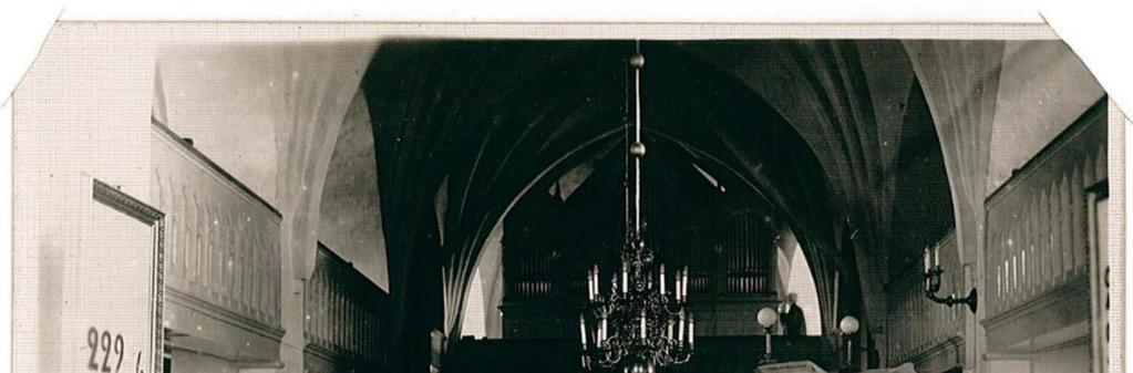15 Kuva 13. Liedon kirkko vuoden 1902 jälkeen. Kirkon lisäosan rakentamisen myötä koko kirkon sisustus uudistettiin. Kuva Liedon seurakunta.