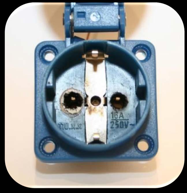 21 Pistokytkimet High load (HL) plug and socket-outlet (Draft) IEC 60884-1 Normaali pistokytkin Lämpenemistesti 22 A, 1 h ΔT = 45 K Ripustuskuorma 0,5 kg Kuormitus täydellä mitoitusvirralla