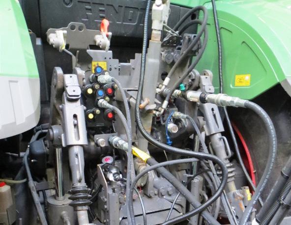 5.7 Hydrauliikkaletkujen kytkentä traktoriin VAROITUS: Sammuta traktori ja poista virta-avain ennen hydrauliikkaletkujen kytkemistä Varmista, että traktorin moottori on sammutettu ja virta-avain