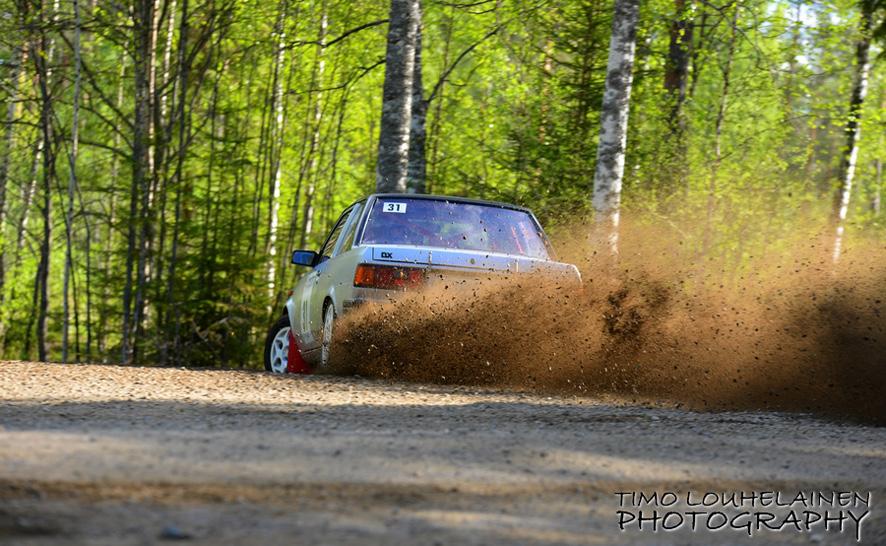 Rallia ja sprinttiä 2018 Kausi on tältä vuodelta paketissa kansallisten ja aluemestaruuskilpailujen osalta. Rallin MM-sarja on vielä kesken ja se onkin varsin jännittävässä tilanteessa.