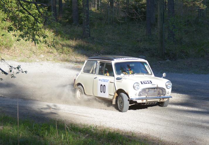 maaliin. Hieno kisa hienossa kelissä. Juhokin oli Jari-Matin kanssa samoissa kisoissa. Kevättauko koitti ja mini matkusti hämeenlinnaan penkkiin.