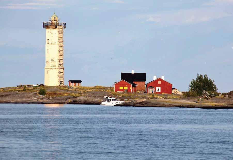 Söderskärin 1860-luvulla tiilestä ja graniitista rakennettu majakka sijaitsee Porvoon ulkosaaristossa. riympäristöt ovat pääsääntöisesti 1800-luvun puolen välin jälkeen rakennettuja.