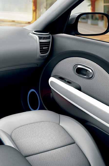 Uudessa Kia Soul EV:ssä on kaikki, mitä tarvitset: digitaaliradio, MP3-soitin, navigointijärjestelmä ja peruutuskamera.