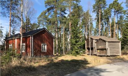 lähes umpinaisen, neliömäisen miespihan ja hajanaisemman karjapihan.