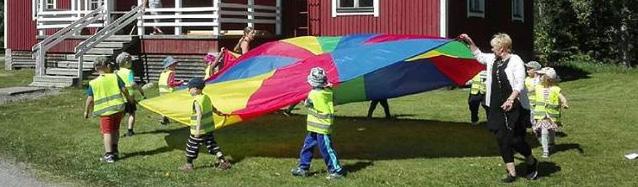 Lapsille Kauraslammin tilassa toimii Raamattuhuone, jossa Godly Playn keinoin voi leikin avulla syventyä Raamatun sanomaan. Kysy lisää: Terhi Pellinen, puh.