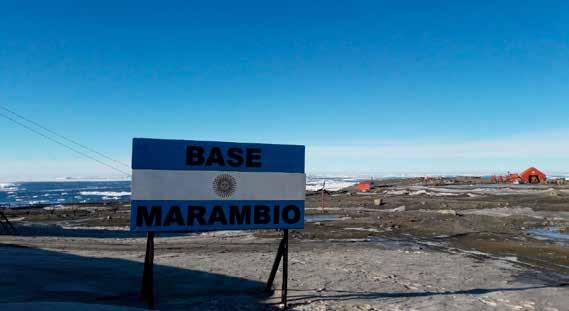 Marambion asemalle päivityksiä kasvihuonekaasu ja otsonimittauksiin kaudella 2018/19 Upgrades on greenhouse gas and ozone measurements in Marambio in season 2018/19 Loppukesä Marambion saarella.