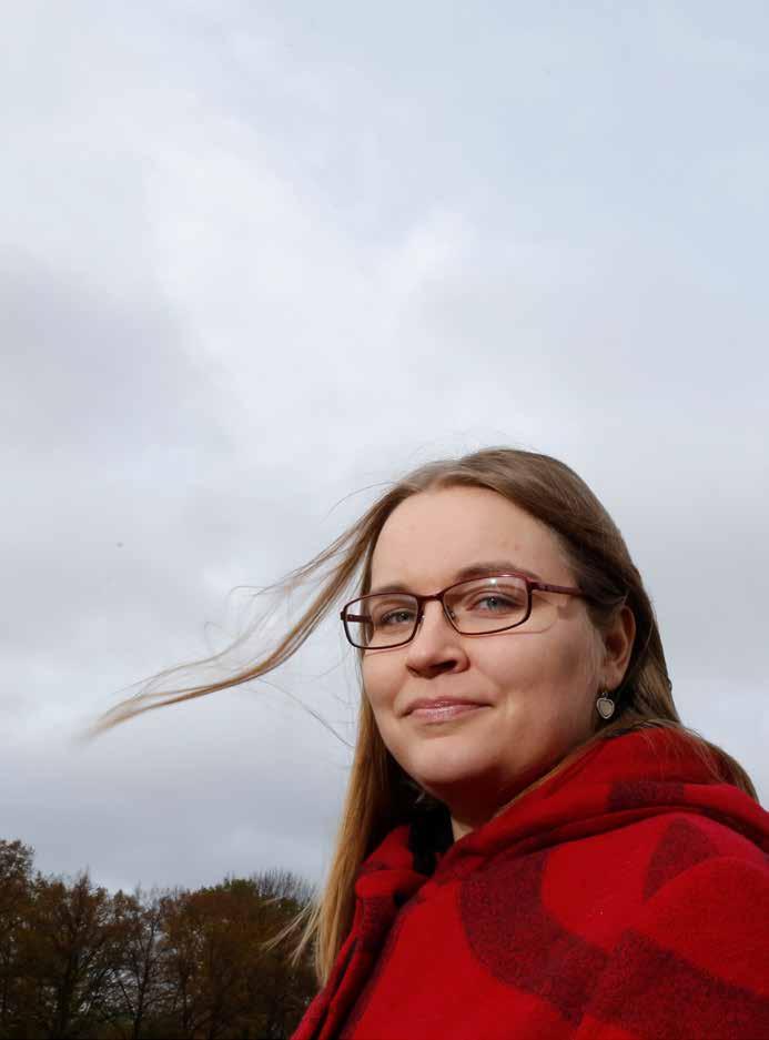TERHI RAVASKA huomauttaa, että naisten aliedustus ylimmissä kokonaistuloissa voidaan johtaa takaisin