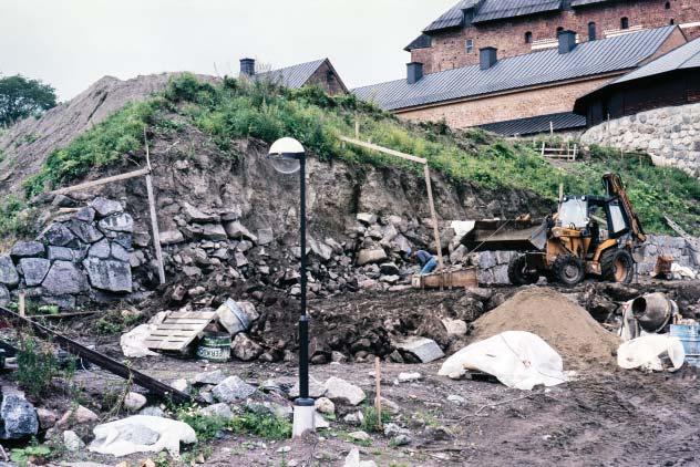 Puolibastionin vasemman siiven sortunutta eskarppimuuria