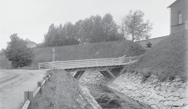 158 Linna oli siirtynyt kokonaan vankilakäyttöön 1830-luvun lopulla ja läntisen polygonin viereen oli rakennettu vankilarakennuksia.