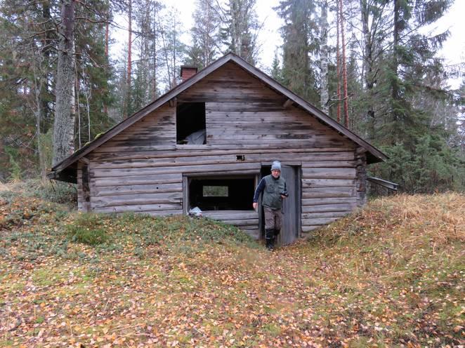 15 3. Luolakaarto itä Rekisteritiedot Paikkatiedot Mj-rekisteri TM35-lehtijako Q4411R Laji Kulttuuriperintökohteet Vanha yleislehtijako 2423 07 Tyyppi Asuinpaikat Koordinaatit P: 7098502 I: 422739