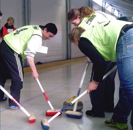 lenkkeilyyn, rullaluisteluun ja pyöräilyyn. Myös Curling-rata. Ryhmille järjestetään myös ohjausta lajin saloihin. Kesällä hiihtopuoli on suljettu (toukokuun alusta, syyskuun alkupuolelle).