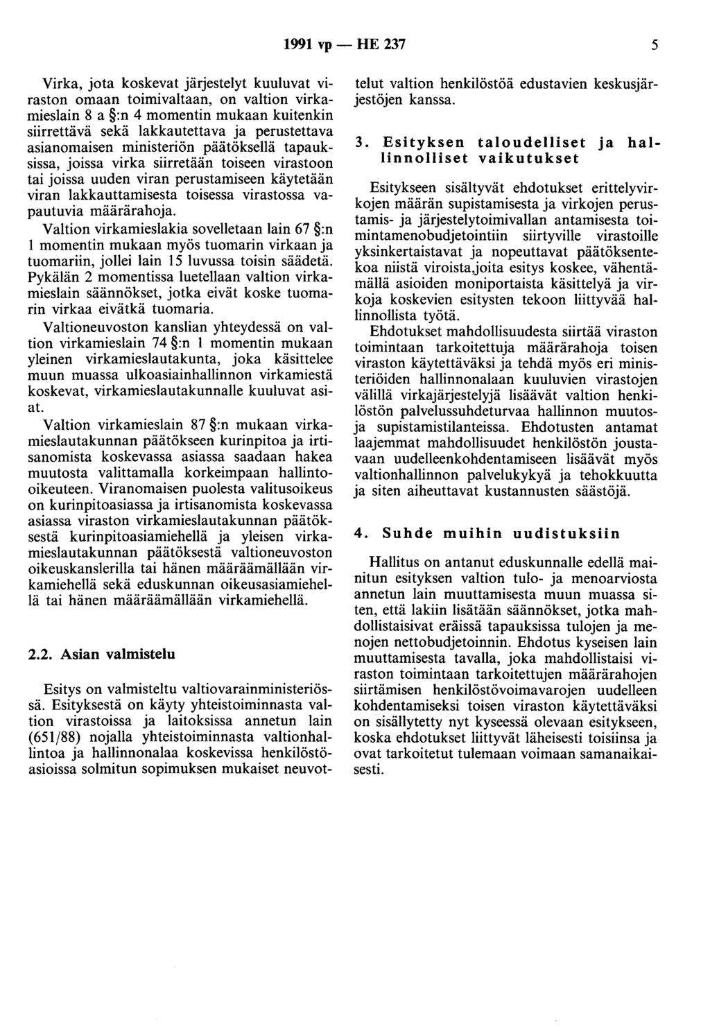 1991 vp - HE 237 5 Virka, jota koskevat järjestelyt kuuluvat viraston omaan toimivaltaan, on valtion virkamieslain 8 a :n 4 momentin mukaan kuitenkin siirrettävä sekä lakkautettava ja perustettava