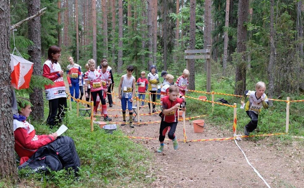 Teknisiä ohjeita lasten ratoihin ja kilpailuun liittyen Kuvat: