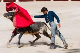 Lähde: Málaga hoy Naamiomies ryösti pankin Calahondassa Calahondassa ryöstettiin viikko sitten torstaina La Caixa -pankin konttori elokuvatyyliin.