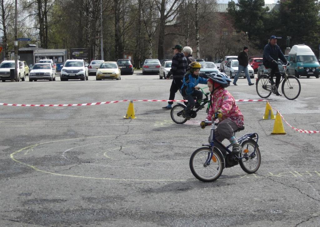 Taitorata polku- tai potkupyörällä Tavoitteet: Lasten innostaminen pyöräilemään ja mekaanisten pyöräilytaitojen harjoittaminen.