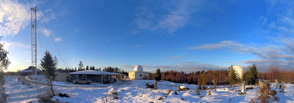 Metsähovin geodeettinen tutkimusasema Kirkkonummella, 30 km Helsingistä.