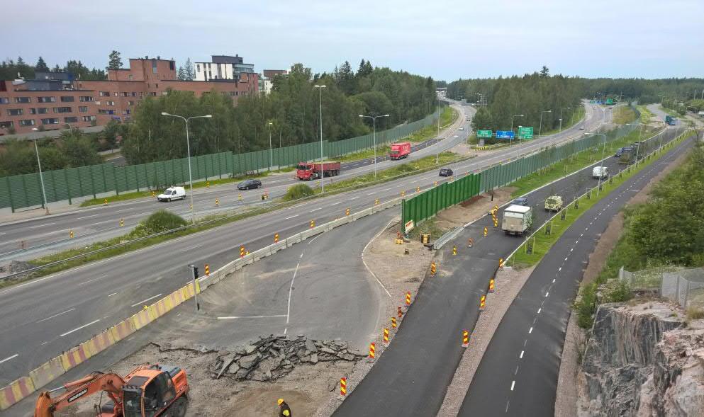 KIVIKON ERITASOLIITTYMÄN KATUHANKE Kivikon katuhankkeen toteutuneet CO 2 - päästöt olivat noin 50 % pienemmät kuin suunnitelmien mukaan lasketut päästöt.